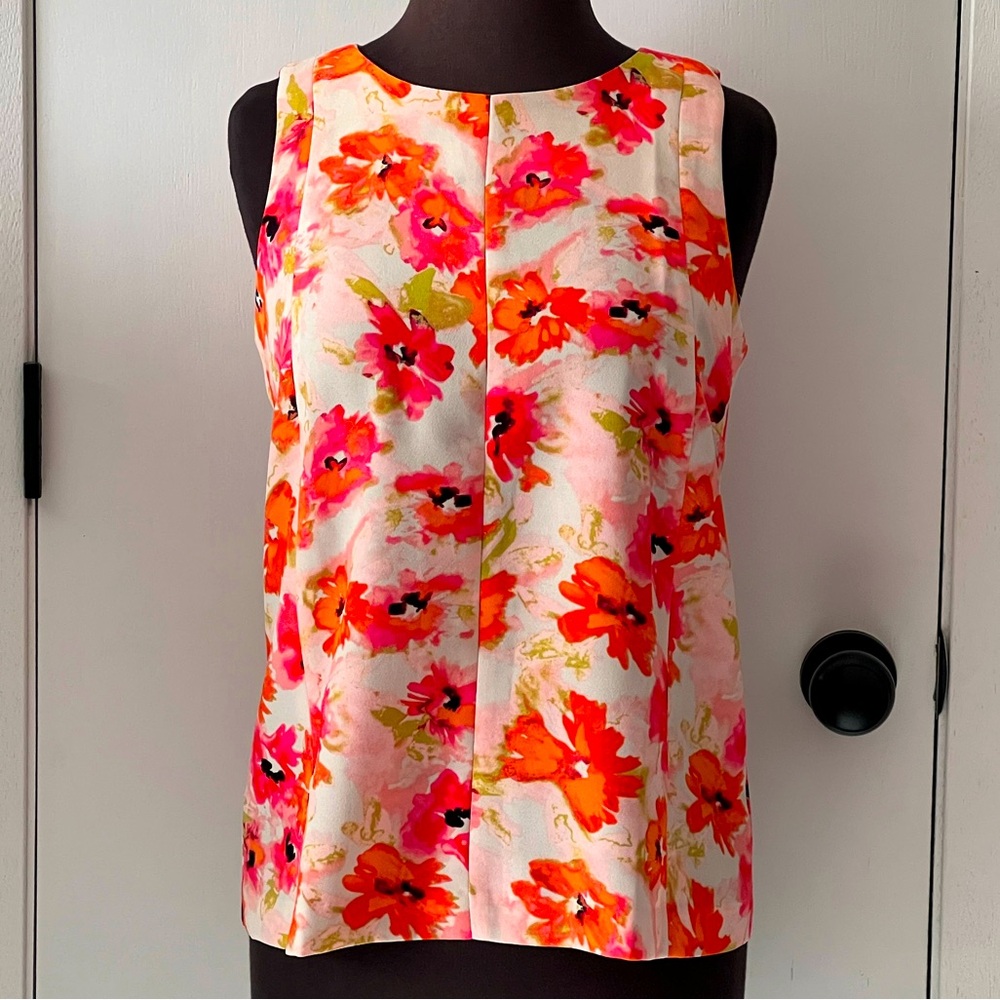 Small fabulous floral LOFT shirt 🌺